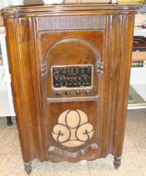Marque indéterminée - Modèle à identifier (70338) — Meuble ?