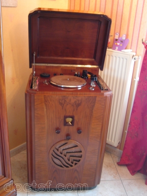 Radiola - 746 Radio-phono — Illustration 1