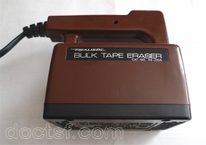 Realistic - 01E-1230B   Bulk tape eraser — Illustration 1