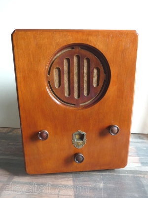 Rees Radio - Modèle à identifier (43423) — Illustration 1